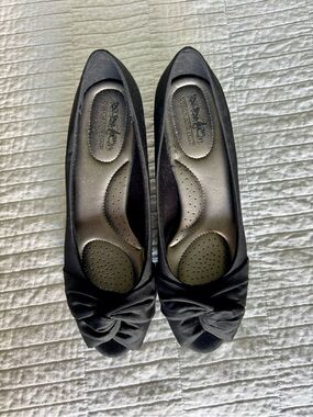 Coach and Four Women's Black Peep-toe Knotted Toe Low Heels NWOT